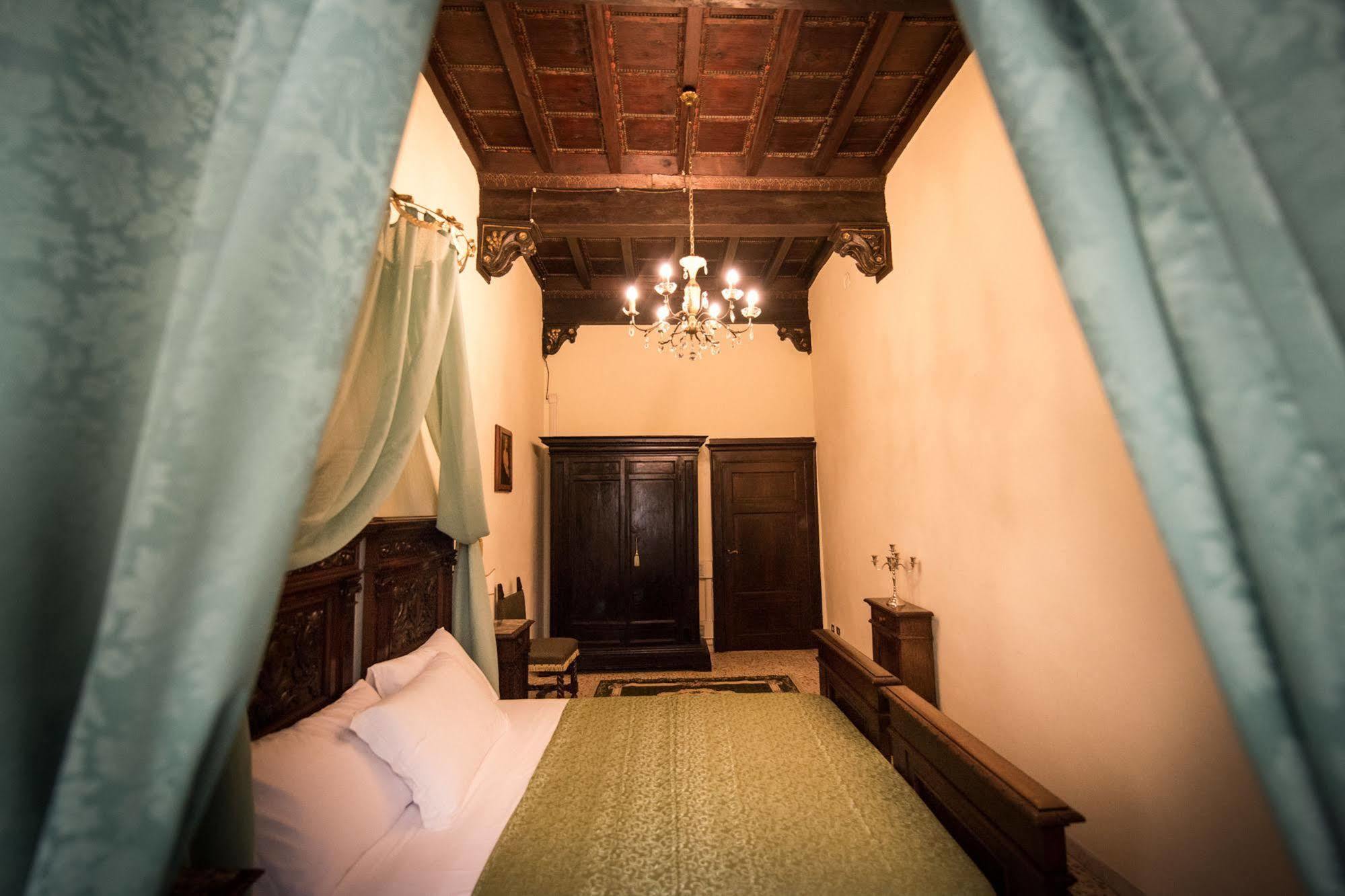 All'Ombra Della Torre Only Rooms Siena Exterior foto